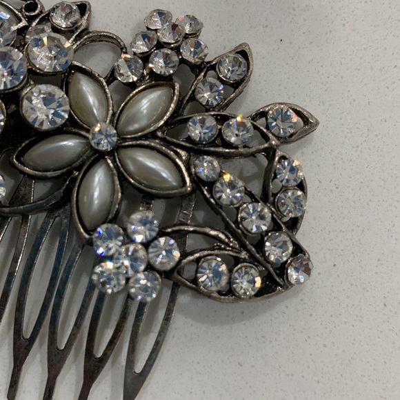 Crystal/Pearl hair pin for wedding - Picture 3 of 3